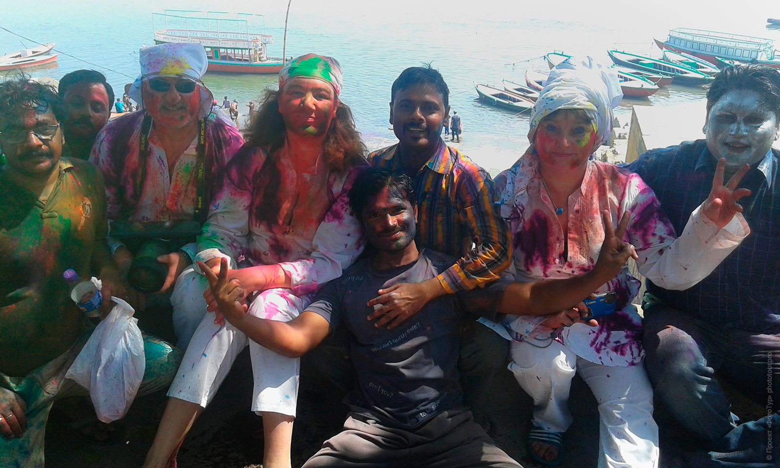 Набережная в Варанаси на праздник Холи, март 2015 года. Тур в Индию на праздник Холи.