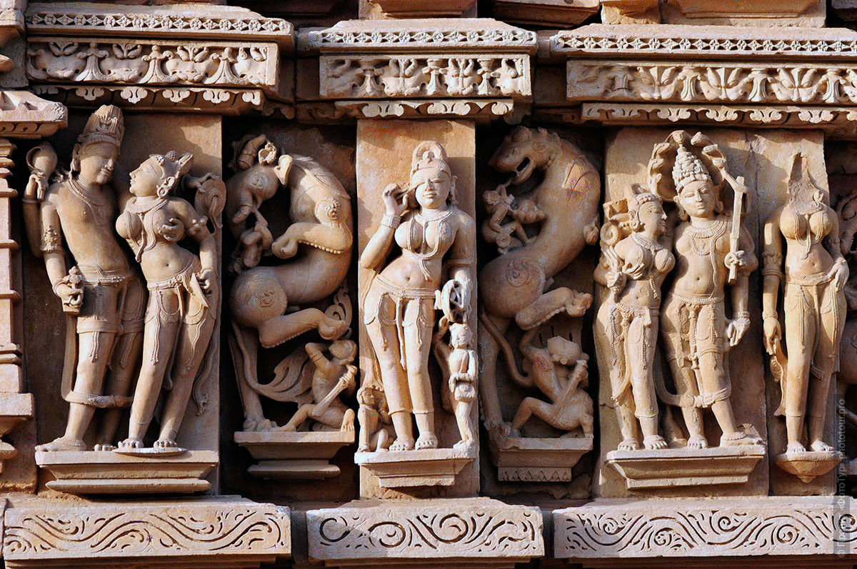 Скульптуры храма в Каджурахо, тур по Золотому Кольцу Индии, бюджетные туры в Индию, 2017 год.