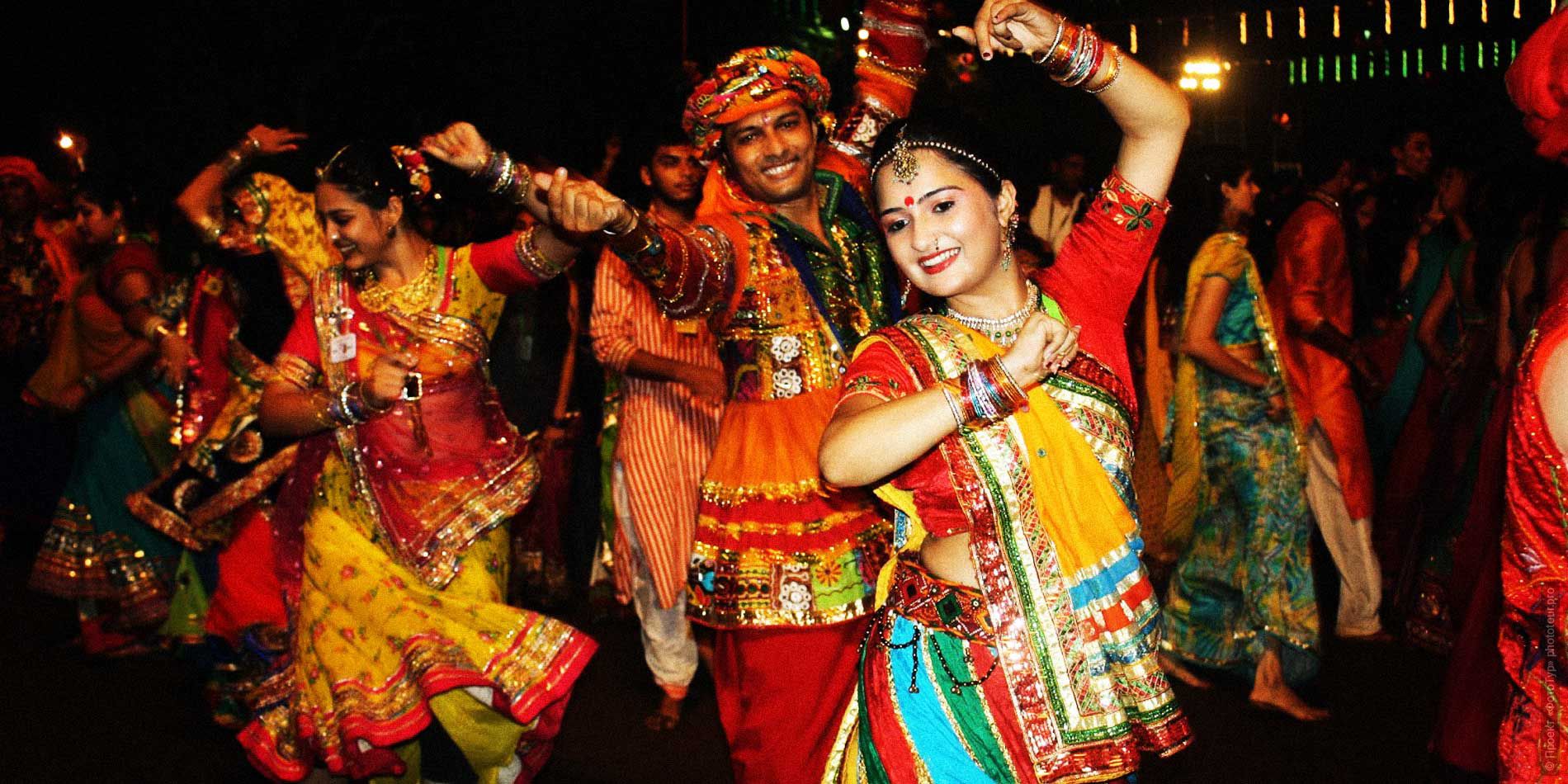 Национальные танцы Джайпура: новый год в Индии, тур по Золотому Треугольнику, 2017 год.