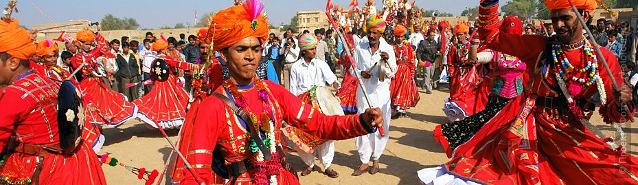 Национальные танцы Раджастана на Пушкар Мела. Тур на Пушкар Мела в форт Пушкар, Раджастан, Центральная Индия.