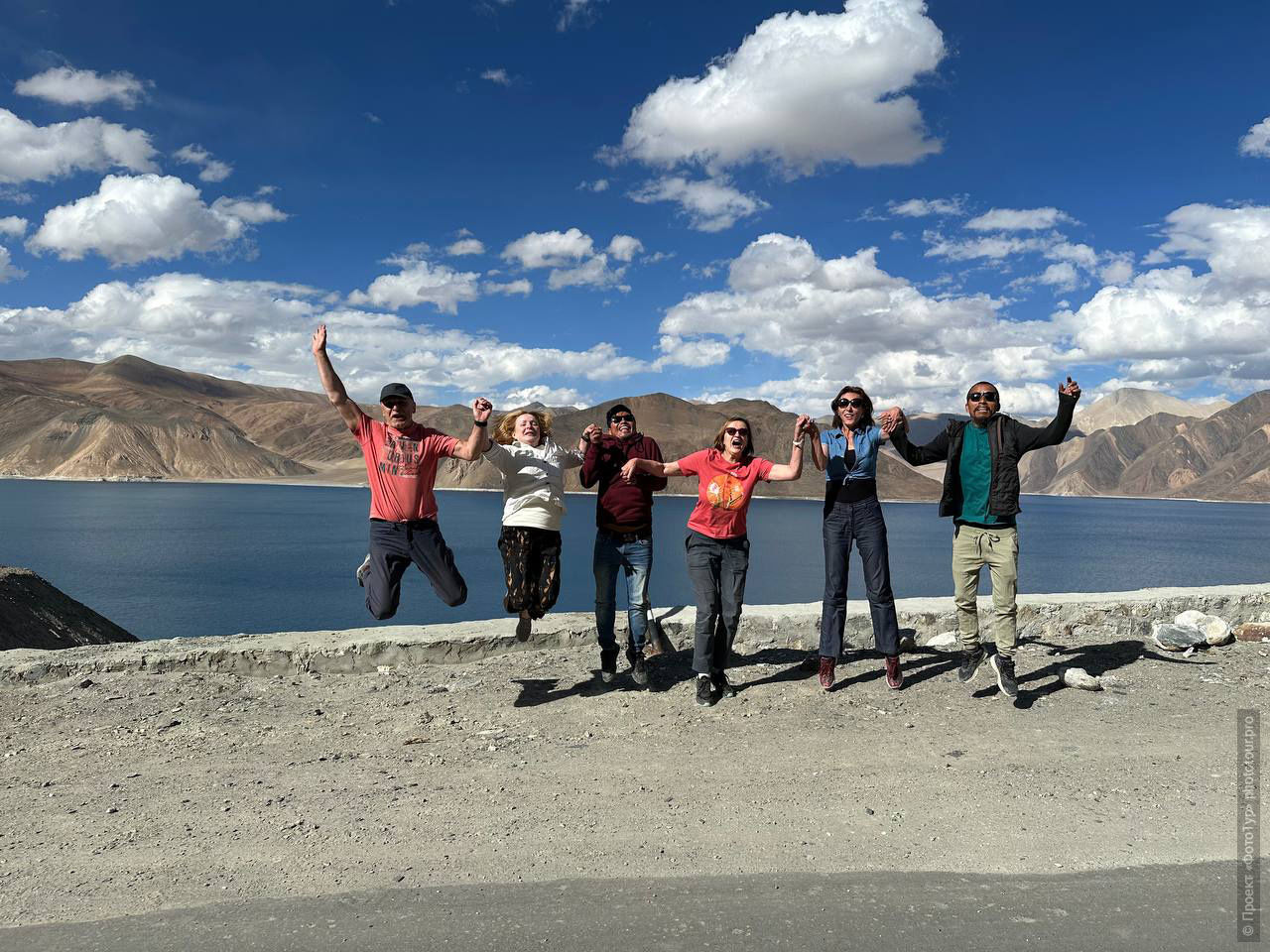 Группа фототура Тибет Озерный-1 на озере Пангонг, июнь 2023 года.