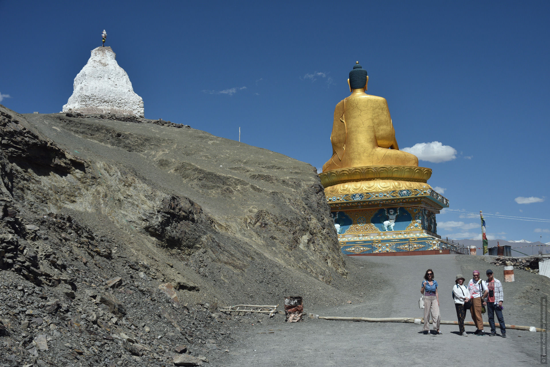 На смотровой площадке буддийского монастыря Сток Гонпа, Ладакх, Гималаи, Северная Индия.