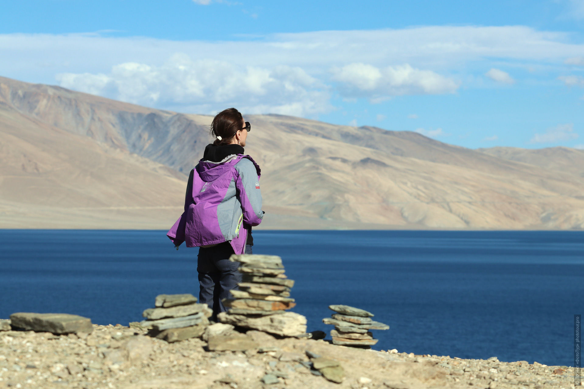 Анна на озере Тсо Морири, фототур Тибет Озерный-1, июнь 2023 года.
