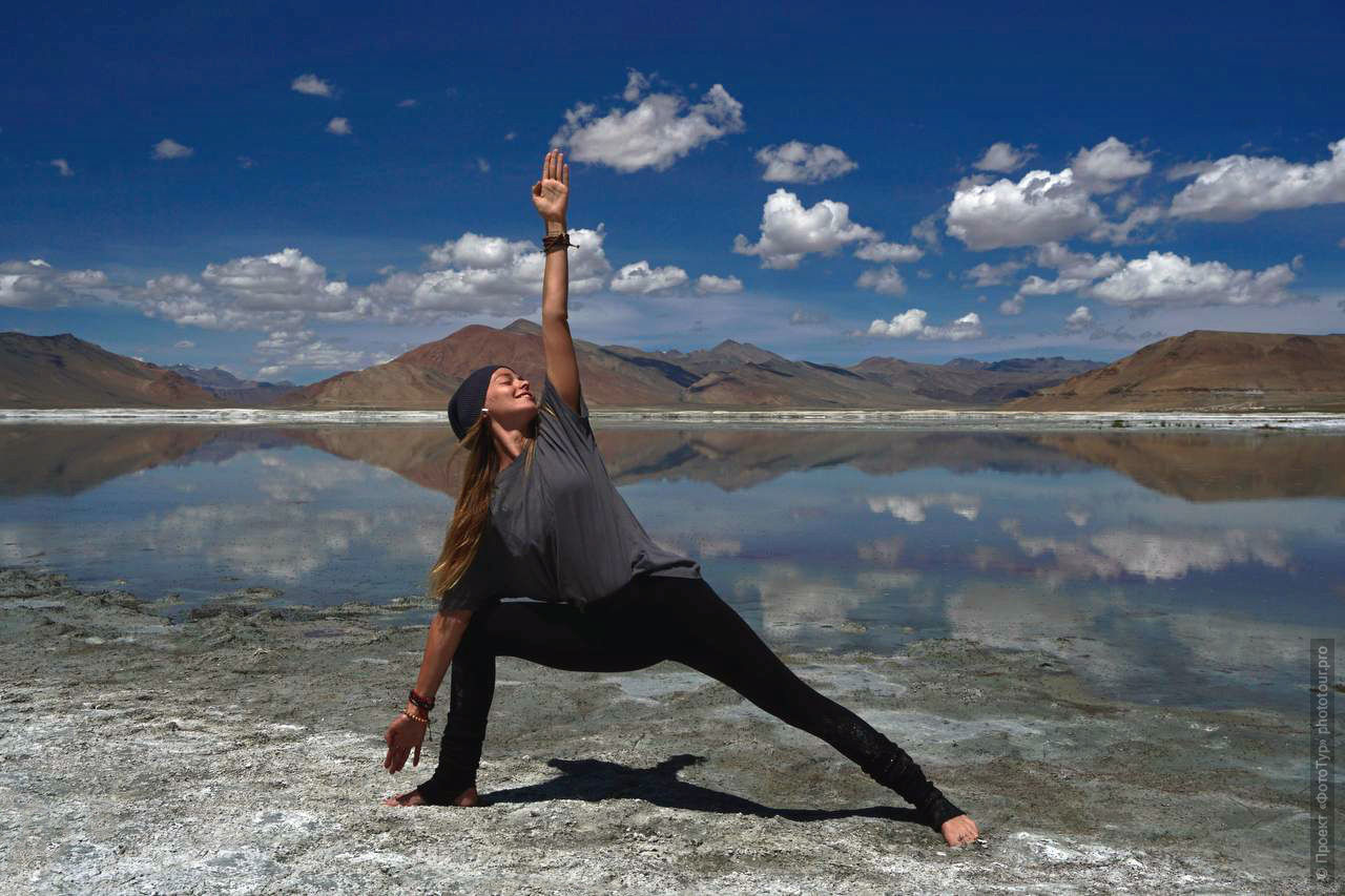 На озере Тсо Кар, йога-тур Марины Плехановой в Ладакхе, август 2023 года.