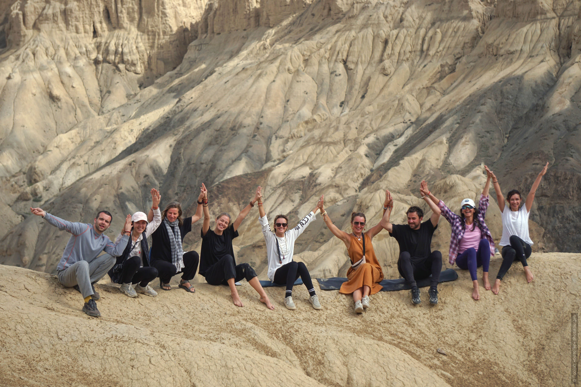 Группа йога-тура Марины Плехановой в Ладакхе, август 2023 года. Moon Land, Ламаюру.