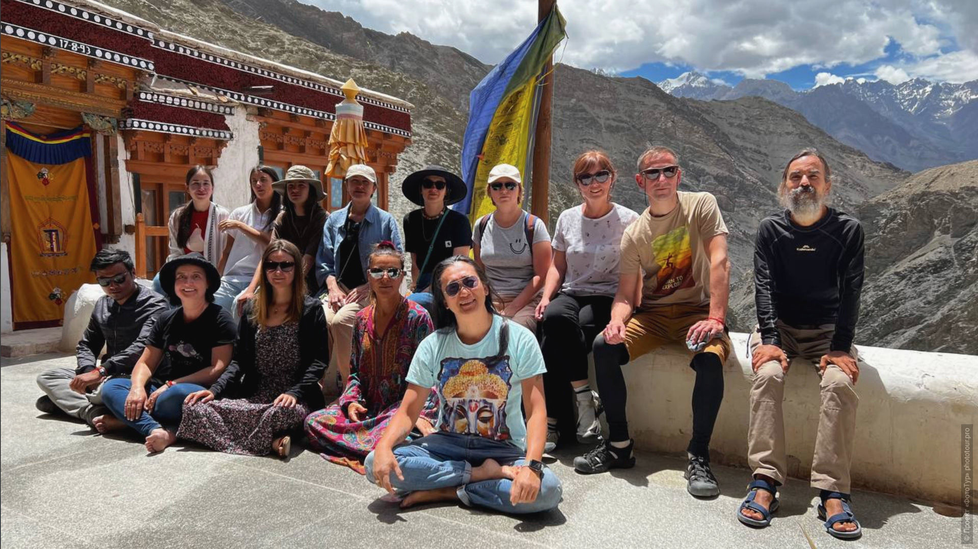 Группа йога тура в Гималаи, йога-тур в Ладакх студии Яна Тиана, июль 2023 года.