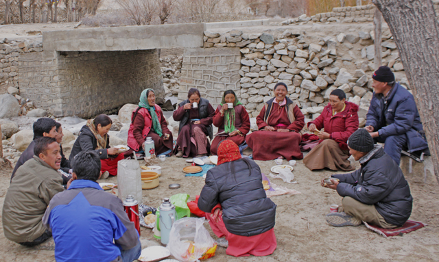 Тибетские женщины зимой в Ладакхе. Ладакхи+фото. Тур в Ладакх.